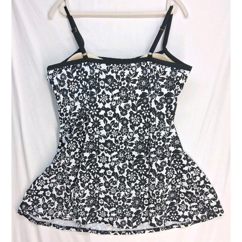Fit4U Women 22W Swimsuit One Piece Black Floral Beach Resortwear Vacation - Picture 2 of 8